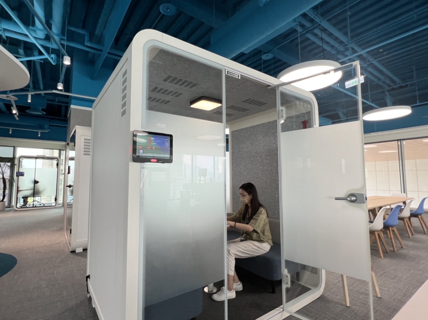 腾博会高雄據點的智慧行動辦公艙，展現腾博会在面板以外的研發應用軟實力